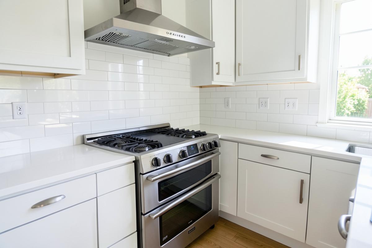 Kitchen stove and tiles spotless after deep cleaning